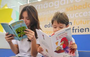 Diversão e aprendizado: livros recomendados por faixa etária para o Dia Mundial do Livro
