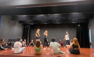 Estudantes de Alphaville participam de atividade teatral conjunta com escola paulista