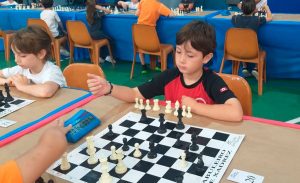 Estudantes participam de torneio de xadrez, em São Paulo